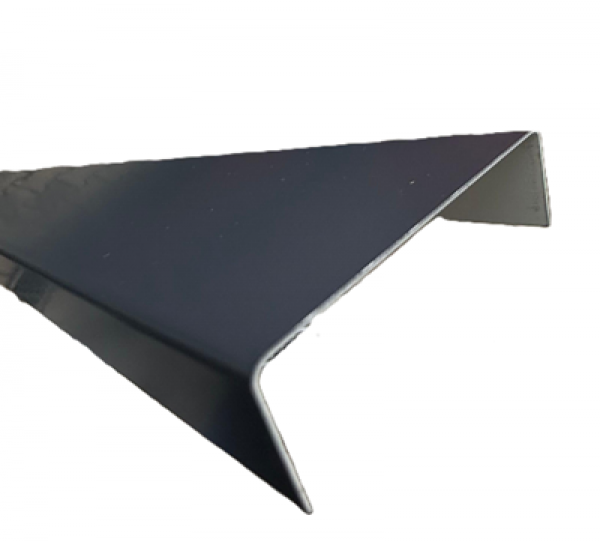 Detailansicht des Stahl-U-Profils 0,75 mm stark, Kanten innen gekantet.